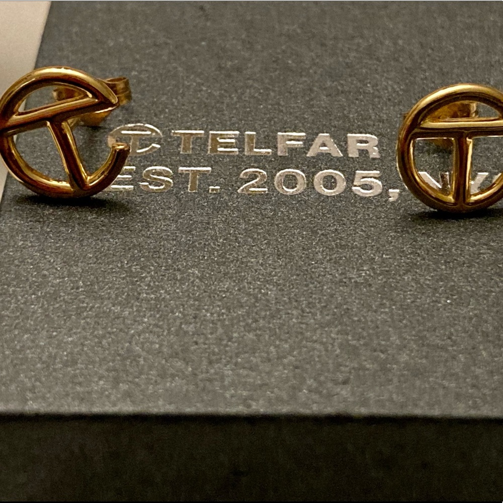 🛑SOLD🛑 NEW😍👑 Authentic Gold TELFAR logo stud earrings - Picture 7 of 10